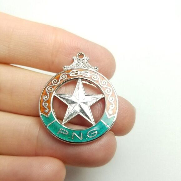 Vintage Sterling Silver P.N.G Star Pendant, Red Green Enamel Charm, Estate - Picture 6 of 7